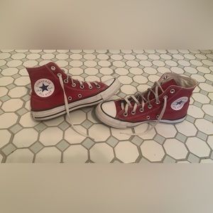 Women’s Chuck Taylor Converses Size 7 Maroon Red